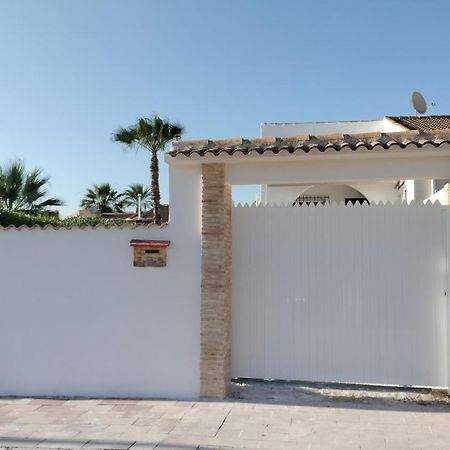 Acogedora Casa Con Piscina Villa Torrevieja Kültér fotó