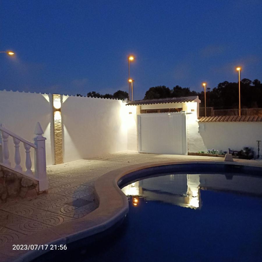 Acogedora Casa Con Piscina Villa Torrevieja Kültér fotó