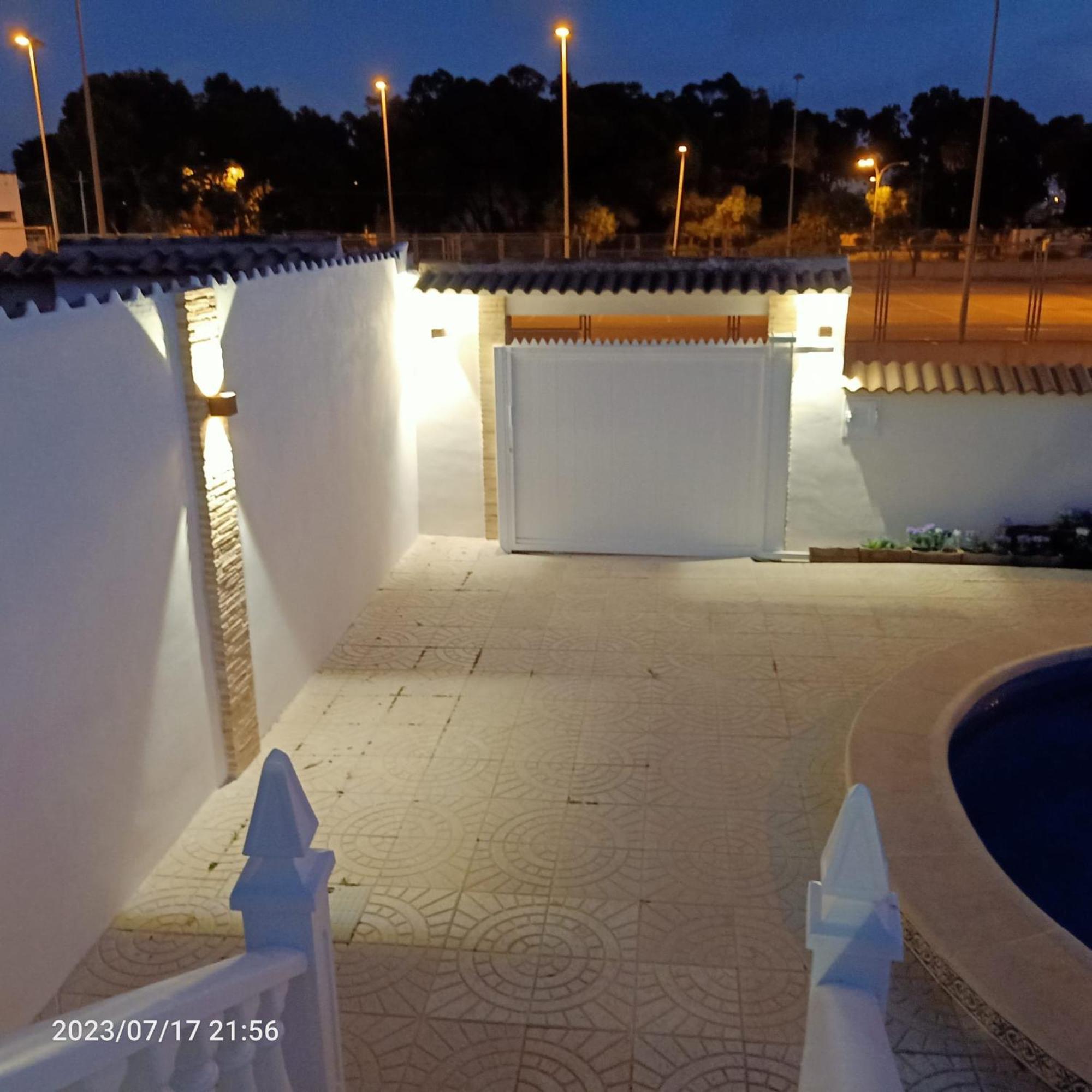 Acogedora Casa Con Piscina Villa Torrevieja Kültér fotó